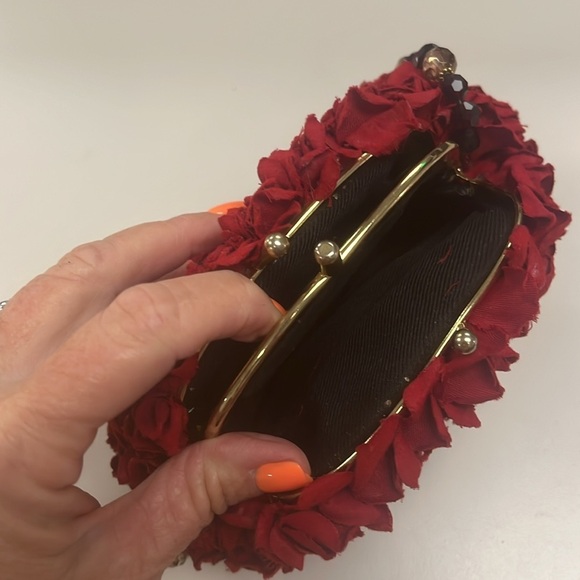 Elegant Red Rose Evening Clutch Bag - Picture 2 of 7